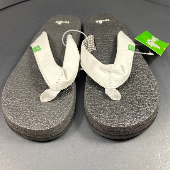 So Comfy! Sanuk women’s white strap yoga mat flip flop sandals size 6 - Picture 2 of 5